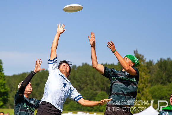 Day 2 of the USA Ultimate D-I College Championships
