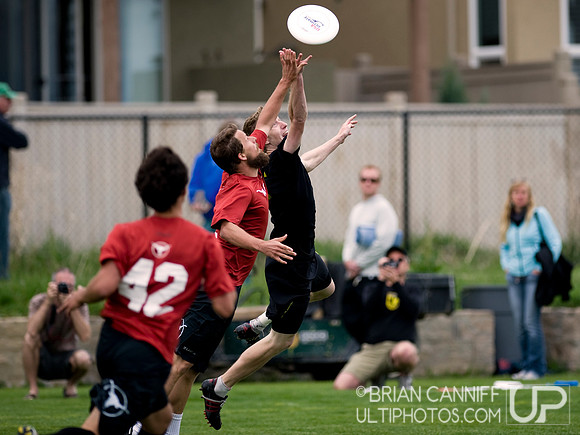 Saturday 2:30pm round -- 2011 USAU College Championships