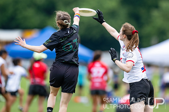 CUSB Shout vs Stella in pool play at World Ultimate Club Championships
