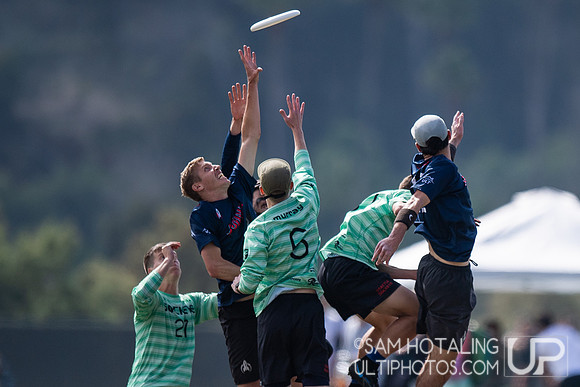 Quarterfinals play at the USAU National Club Championships.