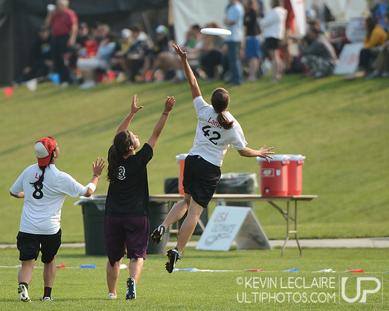 2012 USAU D-I College Championships Saturday Action