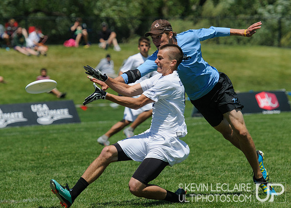 2012 USAU D-I College Championships Sunday Action