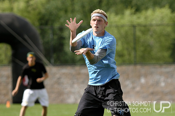 2012 USAU D-I College Championships Sunday Semis Action