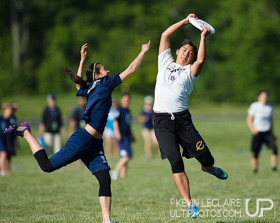 2014 USAU D-I College Champs Sunday Qtrs Action