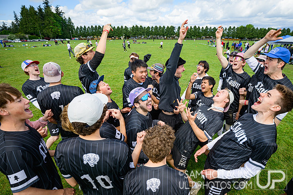 Bowdoin Clown vs Carleton College CHOP in quarterfinals at USAU D-III College Championships