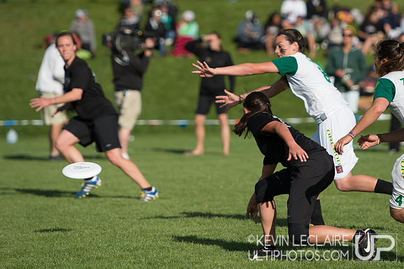2012 USAU D-I College Championships Sunday Action