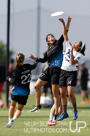 Day 1 of  USA Ultimate D-I College Championships