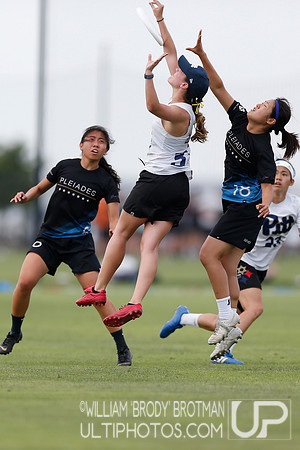 Day 1 of  USA Ultimate D-I College Championships