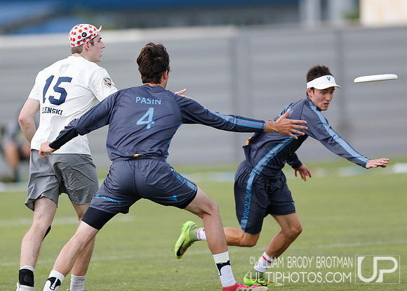 Day 1 of  USA Ultimate D-I College Championships