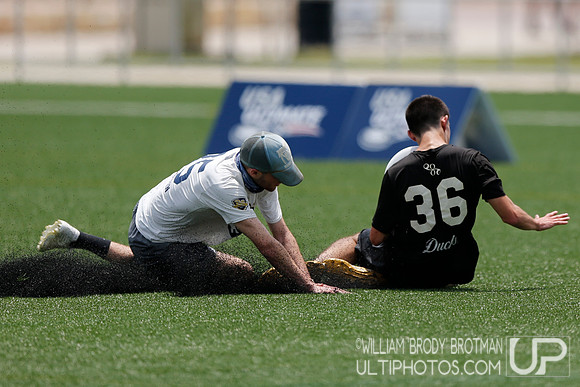 Day 1 of  USA Ultimate D-I College Championships