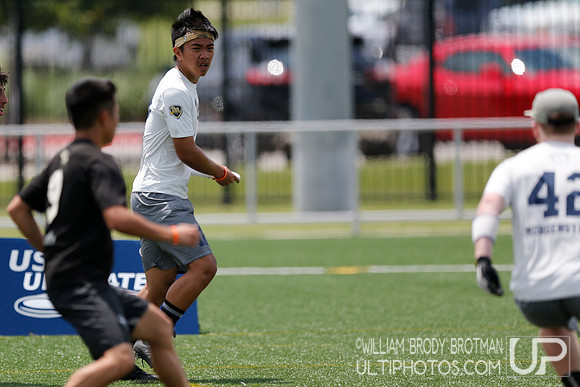 Day 1 of  USA Ultimate D-I College Championships
