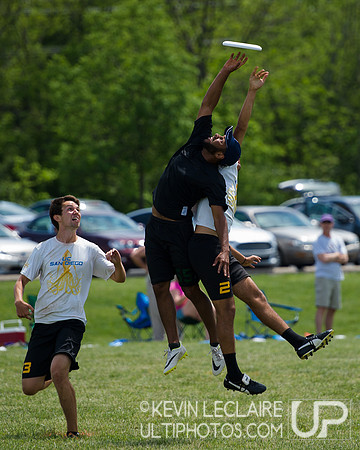 2014 USAU D-I College Champs Saturday Round 4 Action