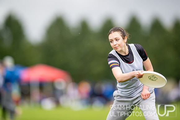 Bracket play on Sunday at DiscNW Spring Reign