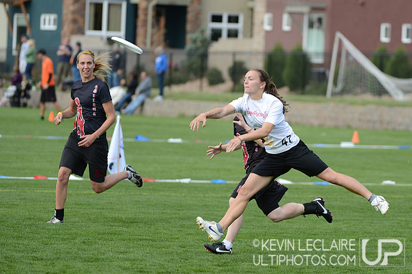2012 USAU D-I College Championships Friday Round 1 Action
