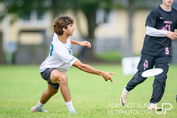 Lewis & Clark Bacchus vs Whitman Sweets in quarterfinals at USAU D-III College Championships