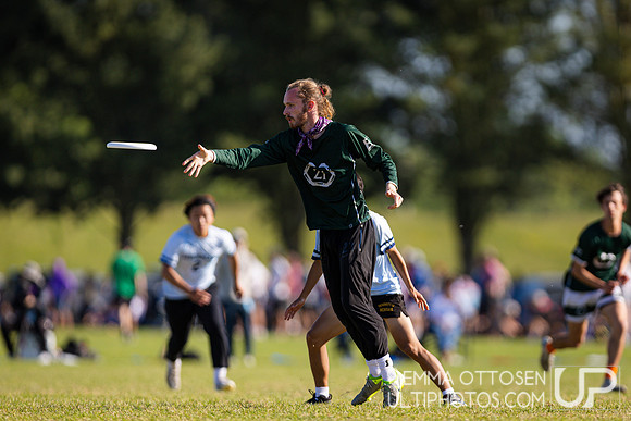 Saturday full coverage from USAU D-I College Championships, Western Washington vs Massachusetts