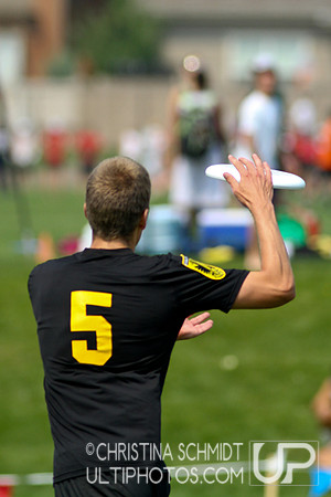 2012 USAU D-I College Championships Saturday Round 2 Action