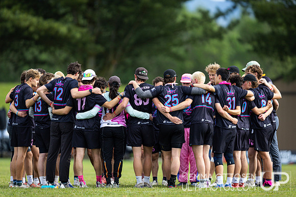 Sunday full coverage from USAU D-IIII College Championships: Semi-Finals