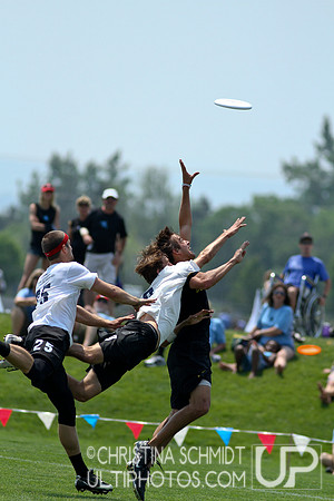 2012 USAU D-I College Championships Saturday Action