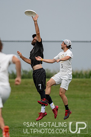 Boston DiG vs. Denver Johnny Bravo in Men's Pool Play at USAU Elite Select Challenge 2019