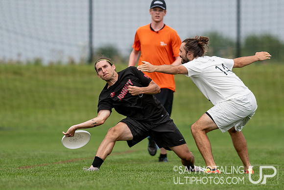 Boston DiG vs. Denver Johnny Bravo in Men's Pool Play at USAU Elite Select Challenge 2019