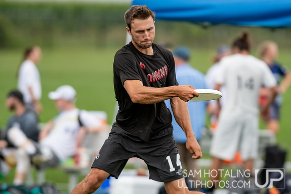 Boston DiG vs. Denver Johnny Bravo in Men's Pool Play at USAU Elite Select Challenge 2019