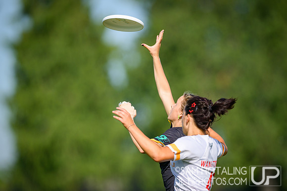 Stanford Superfly vs Vermont Ruckus in pool play at USAU D-I College Championships