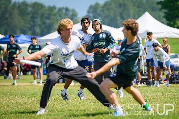 Saturday pool play at USAU D-I College Championships