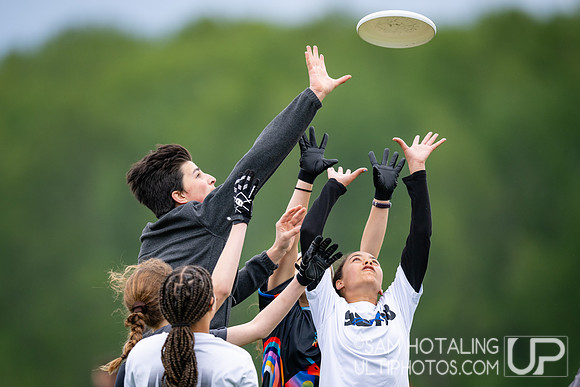 Pool play round I at DiscNW Spring Reign