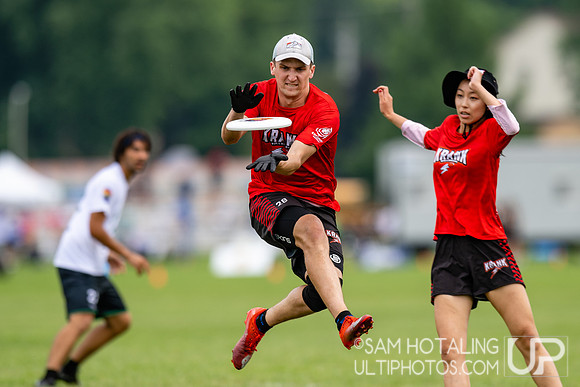 Alligators Masi vs Wollongong Krank in pool play at World Ultimate Club Championships