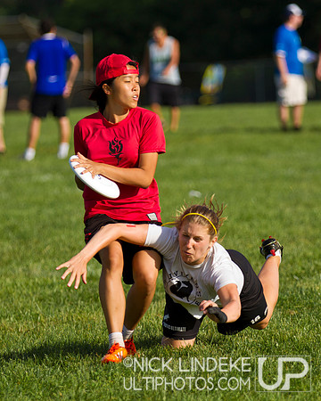2014 USAU D-I College Champs Sunday Action