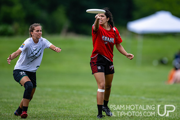 Alligators Masi vs Wollongong Krank in pool play at World Ultimate Club Championships
