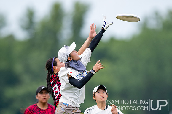 Chicago Nemesis vs Swampybarg in pool play at World Ultimate Club Championships