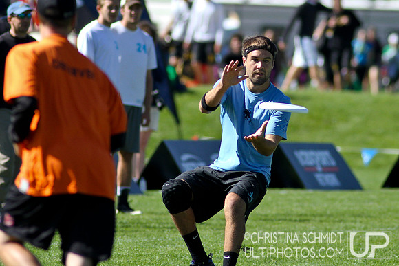 2012 USAU D-I College Championships Sunday Qtrs Action