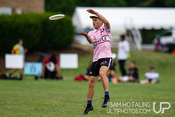 Buzz Bullets vs Seattle Sockeye in pool play at World Ultimate Club Championships