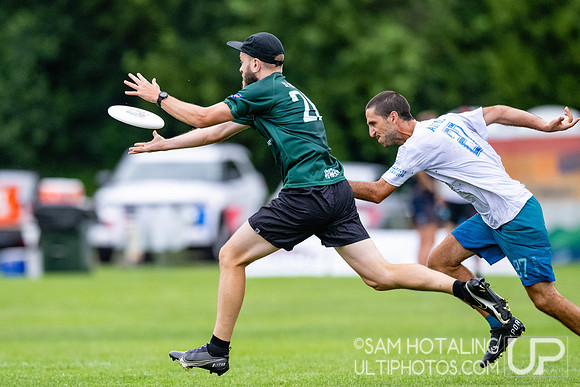 Gentle vs Guayota in pool play at World Ultimate Club Championships