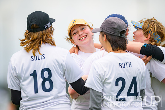 Haverford/Bryn Mawr Sneetches vs Mount Holyoke Daisy Chain in quarterfinals at USAU D-III College Championships