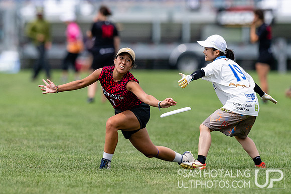 Chicago Nemesis vs Swampybarg in pool play at World Ultimate Club Championships