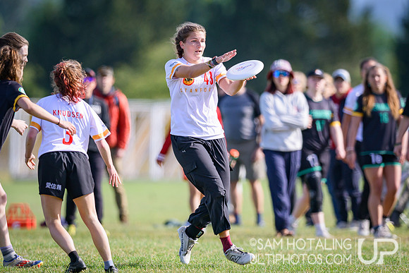 Stanford Superfly vs Vermont Ruckus in pool play at USAU D-I College Championships