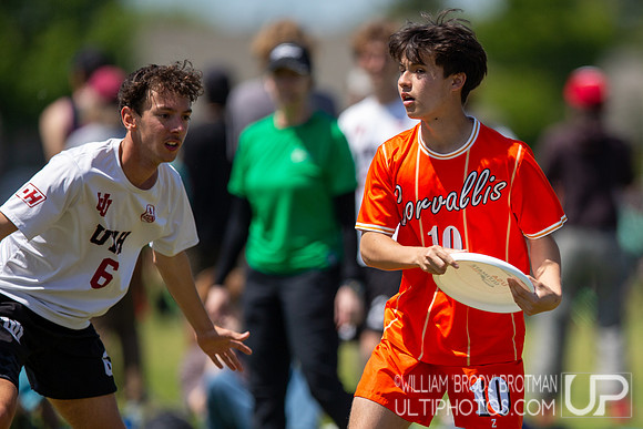Day 2 of the USA Ultimate D-I College Championships