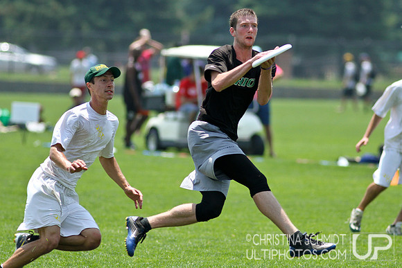 2012 USAU D-I College Championships Saturday Round 3 Action