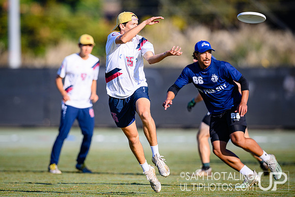 PoNY vs Revolver in men’s semifinals during Club Championships at Surf Cup Sports Park