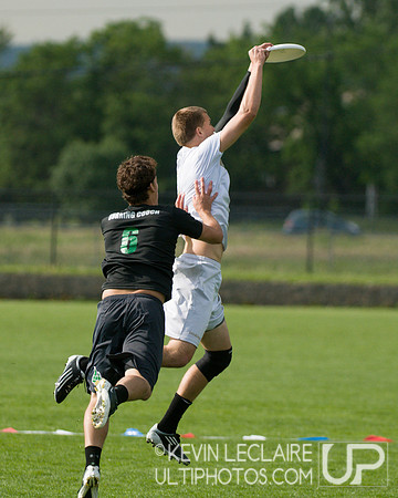 2012 USAU D-I College Championships Friday Round 1 Action