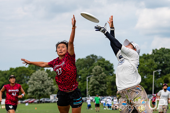 Chicago Nemesis vs Swampybarg in pool play at World Ultimate Club Championships