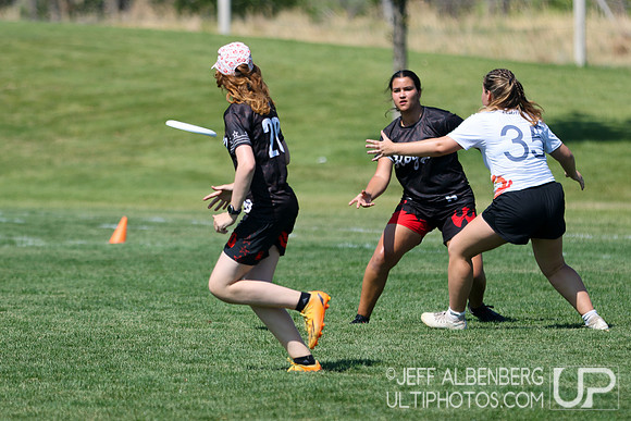 Pool play at USAU Youth Club Championships