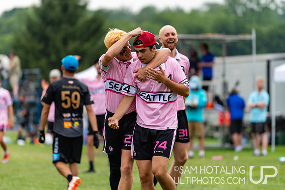 Buzz Bullets vs Seattle Sockeye in pool play at World Ultimate Club Championships