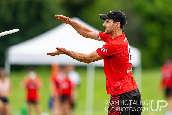 Alligators Masi vs Wollongong Krank in pool play at World Ultimate Club Championships