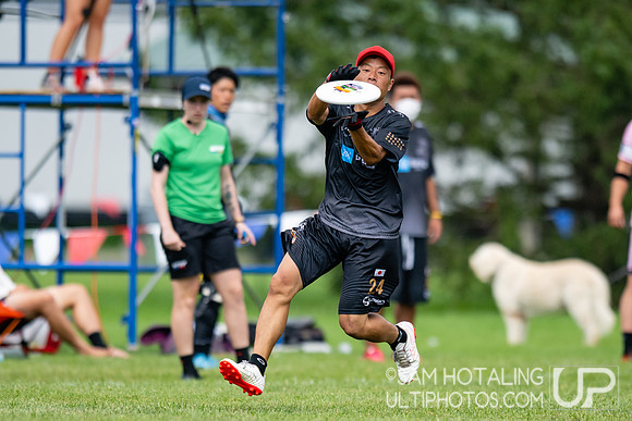 Buzz Bullets vs Seattle Sockeye in pool play at World Ultimate Club Championships