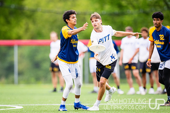 Men’s pool play at USAU DI College Championships