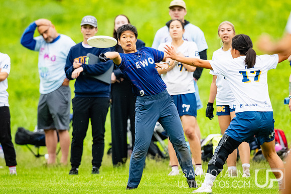 Women’s pool play at USAU DI College Championships